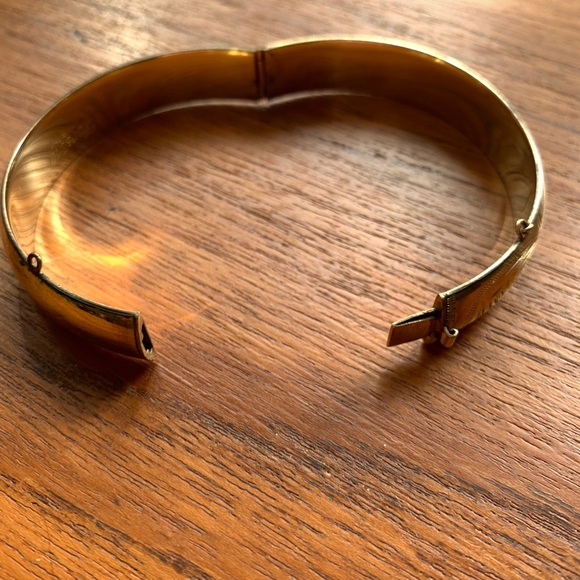 Hand Engraved 1940 Forstner Gold Fill Bracelet. Victorian Style Hinged Bangle. - Picture 6 of 7